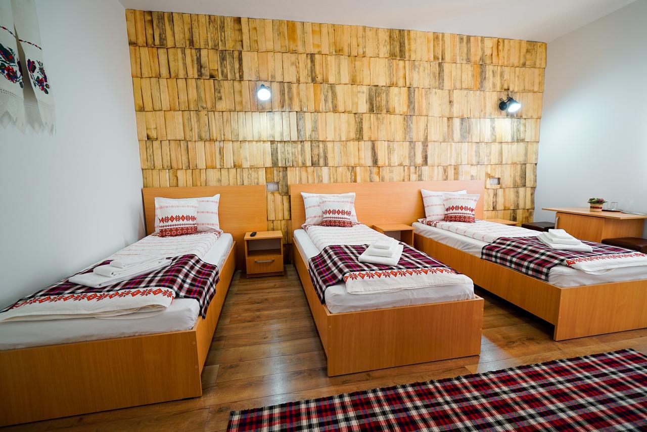 Hotel Casa Ralucai à Moisei Extérieur photo