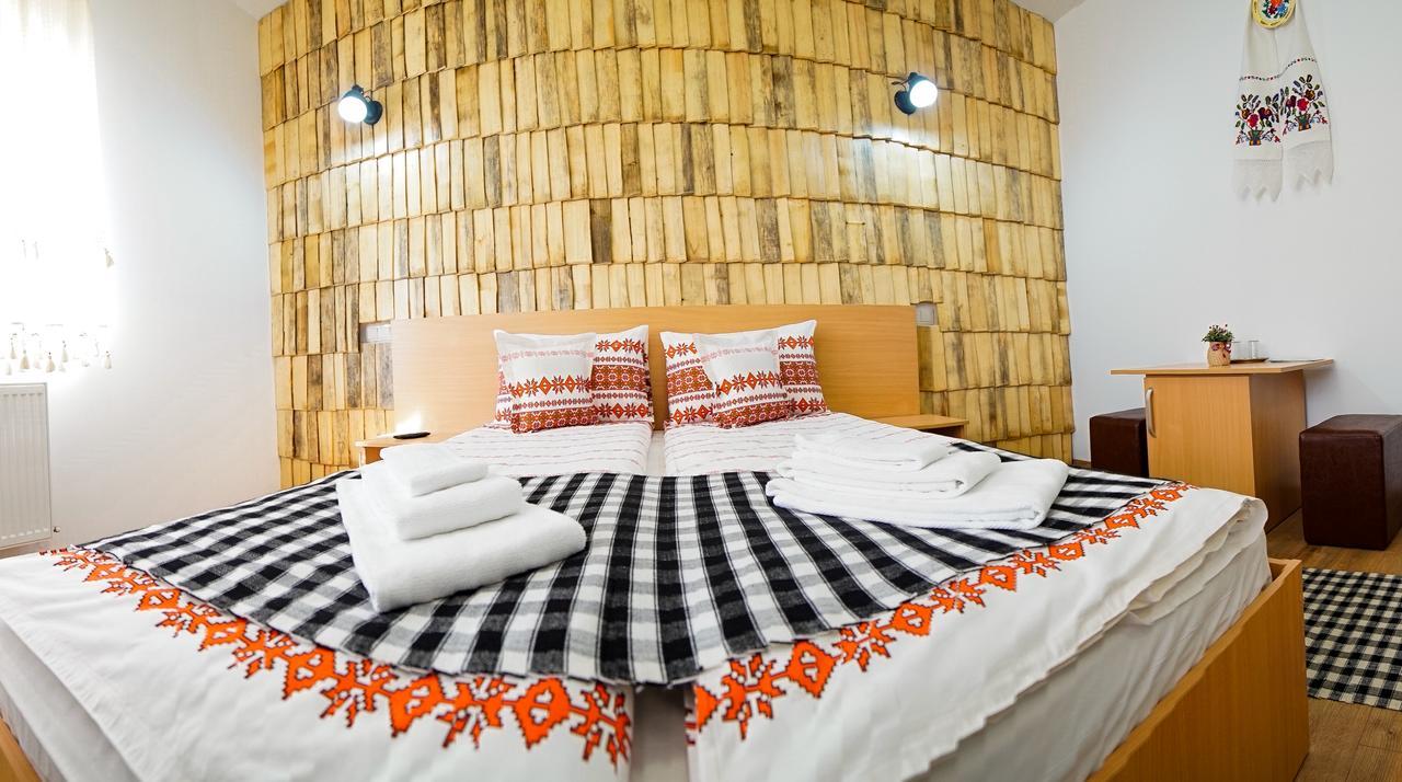 Hotel Casa Ralucai à Moisei Extérieur photo