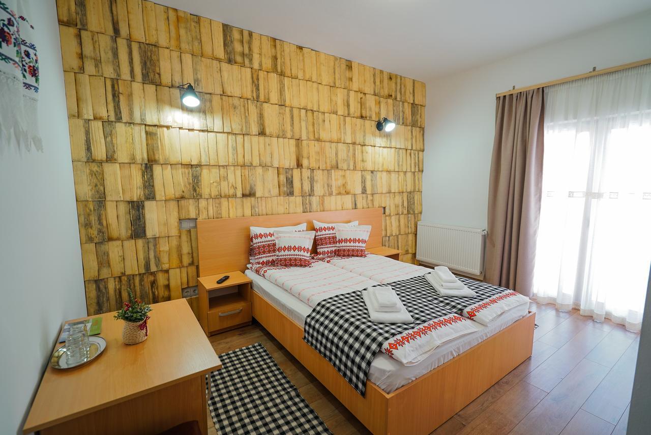Hotel Casa Ralucai à Moisei Extérieur photo