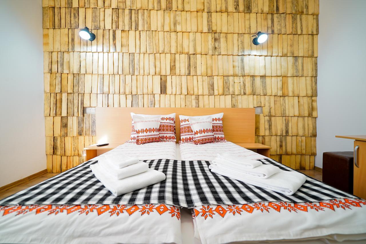 Hotel Casa Ralucai à Moisei Extérieur photo