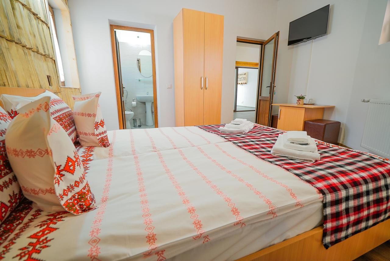 Hotel Casa Ralucai à Moisei Extérieur photo