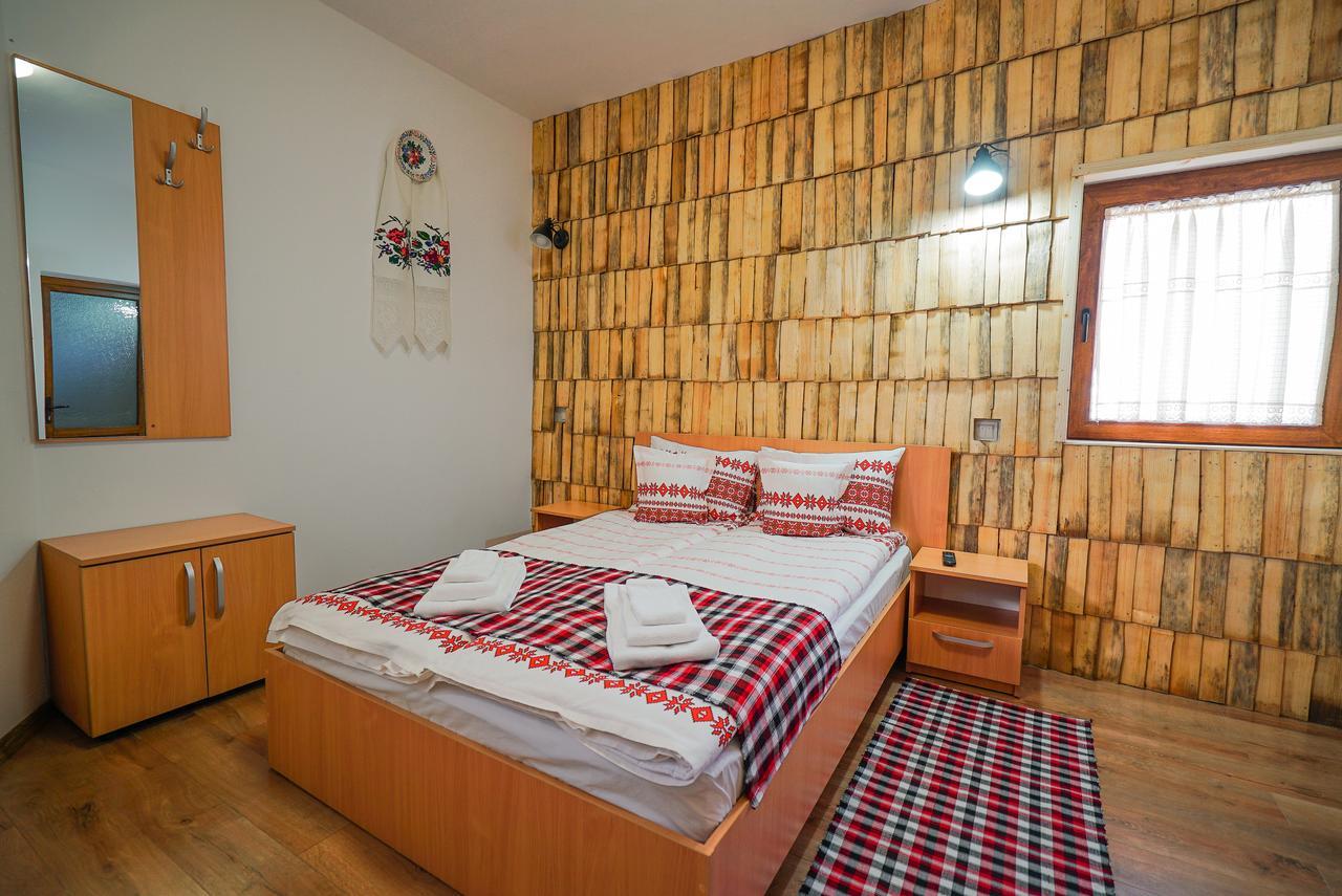 Hotel Casa Ralucai à Moisei Extérieur photo